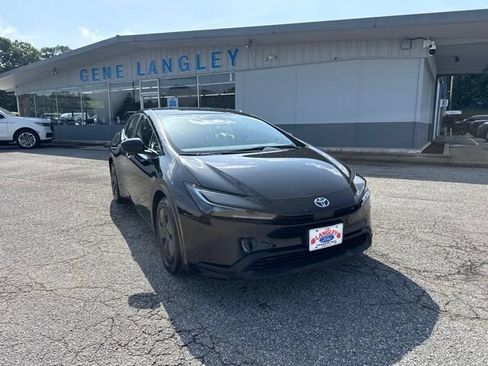 Used 2025 Toyota Prius LE FWD image 9