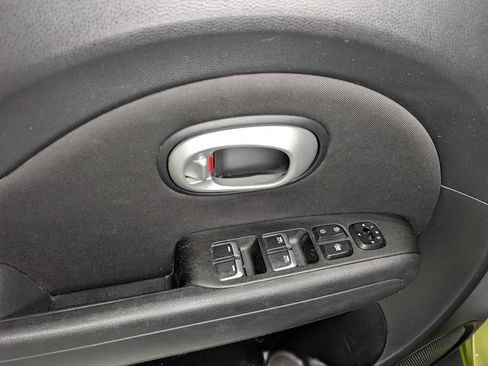 Used 2017 Kia Soul + FWD image 34