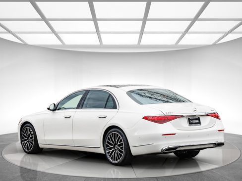 Used 2023 Mercedes-Benz S 580 4MATIC Sedan image 2