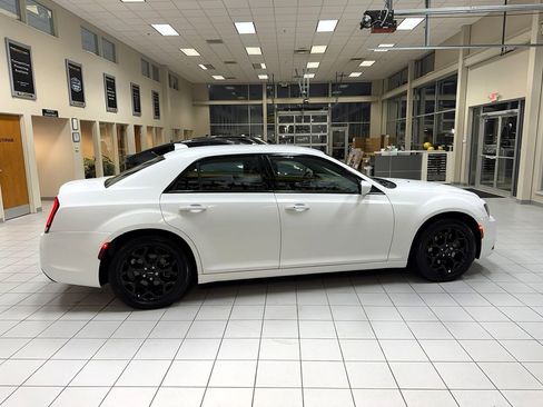 Used 2017 Chrysler 300 S image 64