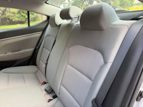 Used 2017 Hyundai Elantra SE FWD image 7