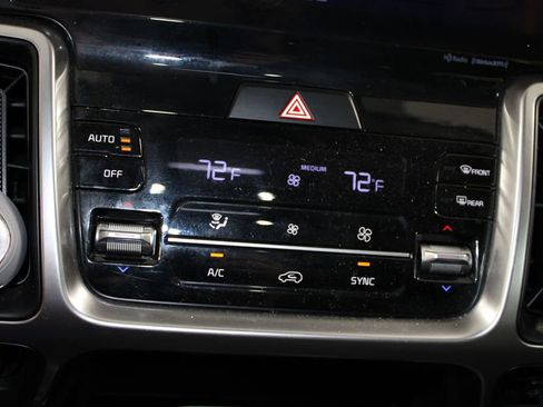 Used 2023 Kia Sorento S w/ Panoramic Sunroof Package image 29