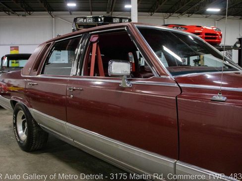 Used 1990 Cadillac Brougham image 24