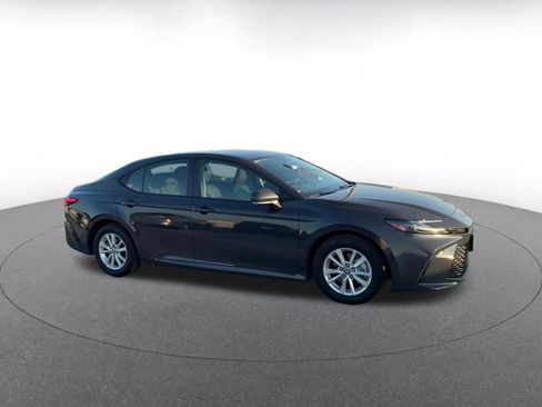 Used 2025 Toyota Camry LE image 2