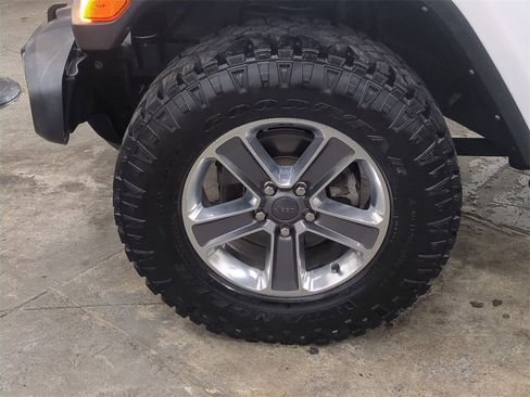 Certified 2022 Jeep Wrangler Unlimited Sahara image 11