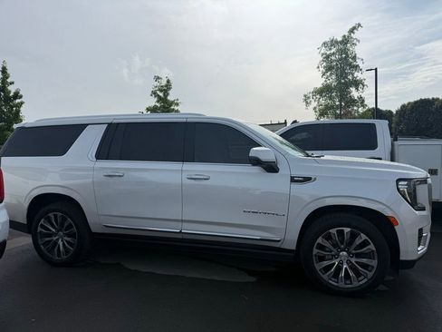 Used 2021 GMC Yukon XL Denali w/ Denali Premium Package AWD/4WD image 5