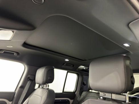 New 2026 Land Rover Defender 110 X-Dynamic SE image 19