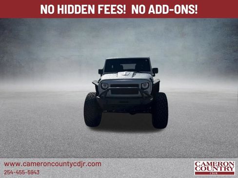 Used 2017 Jeep Wrangler Unlimited Rubicon w/ Cold Weather Group AWD/4WD image 9