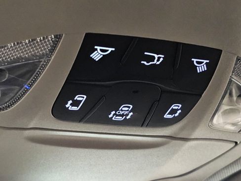 Used 2022 Chrysler Pacifica Limited AWD/4WD image 22