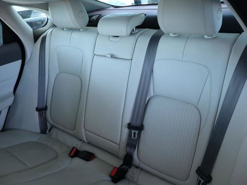 Used 2016 Jaguar XF Prestige image 31