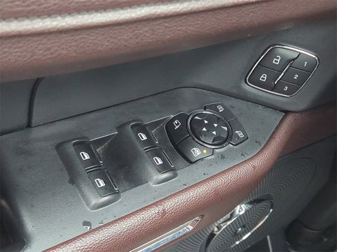 Used 2023 Ford Expedition Limited image 28