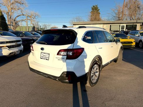 Used 2018 Subaru Outback 3.6R Touring AWD/4WD image 10