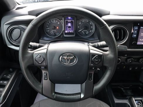 Used 2019 Toyota Tacoma TRD Sport w/ Technology Package image 15