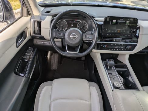 Used 2022 Nissan Pathfinder SL image 18
