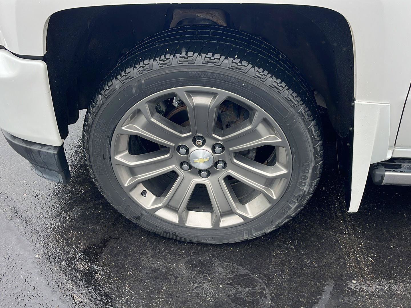 Used 2018 Chevrolet Silverado 1500 High Country AWD/4WD image 34