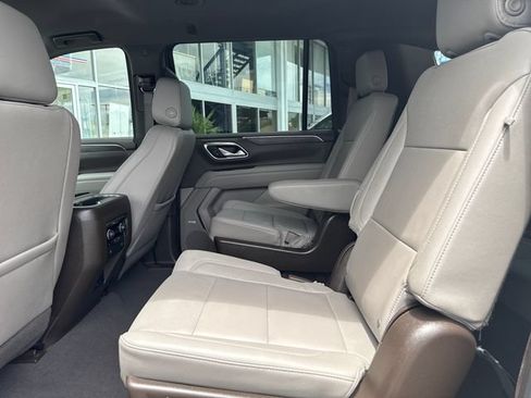 Certified 2023 Chevrolet Suburban Z71 w/ Luxury Package AWD/4WD image 23