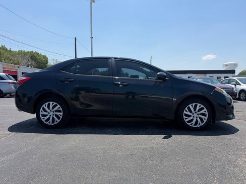 Used 2017 Toyota Corolla LE FWD image 4