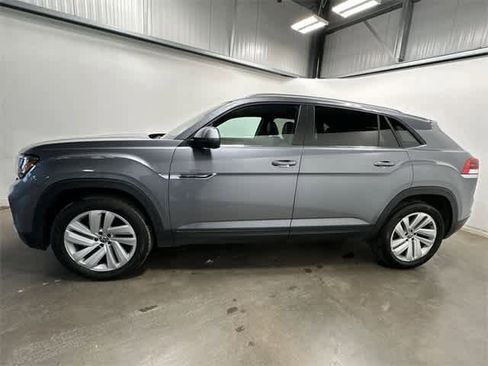 Used 2023 Volkswagen Atlas Cross Sport SE w/ Panoramic Sunroof Package image 2