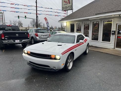 Used 2011 Dodge Challenger R/T image 1