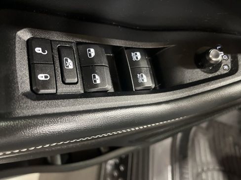 Used 2023 Jeep Grand Cherokee L Laredo image 13