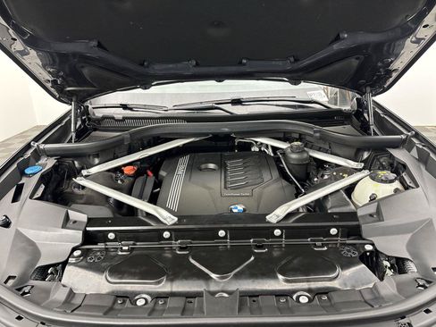 Used 2019 BMW X7 xDrive40i w/ Premium Package AWD/4WD image 8