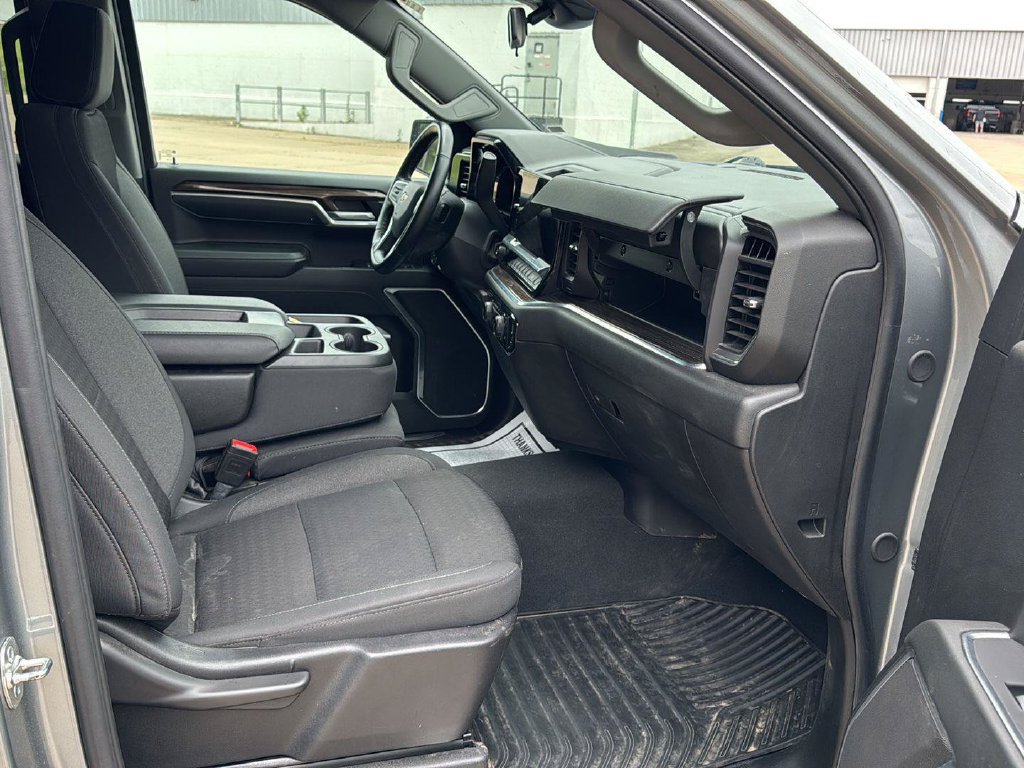 Used 2025 Chevrolet Silverado 1500 LT AWD/4WD image 23