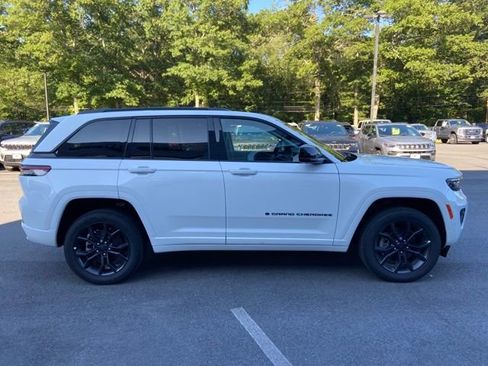 Used 2023 Jeep Grand Cherokee 30th Anniversary AWD/4WD image 5