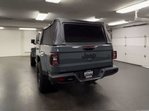 Used 2024 Jeep Gladiator Sport AWD/4WD image 7