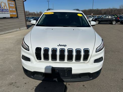 Used 2015 Jeep Cherokee Latitude image 2