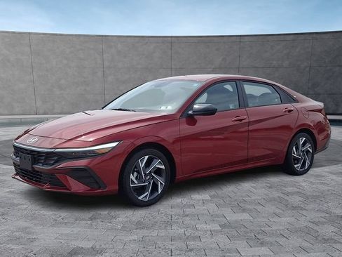 Certified 2025 Hyundai Elantra Sport FWD image 5