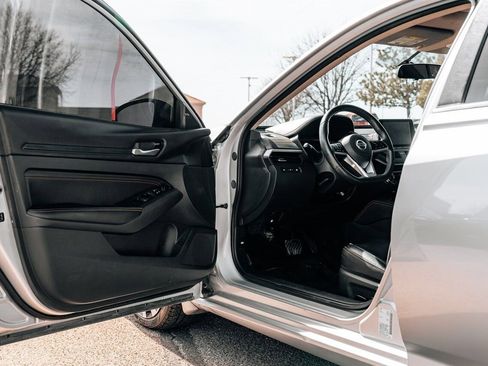 Used 2019 Nissan Altima 2.5 SR w/ SR Premium Package image 13