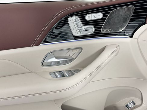 Used 2026 Mercedes-Benz Maybach GLS 600 4MATIC image 16