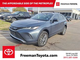 Used 2022 Toyota Venza XLE video 1