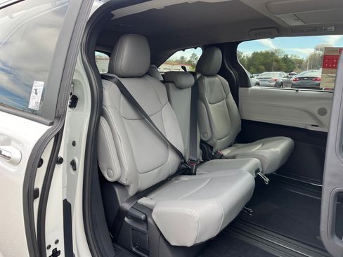 New 2026 Toyota Sienna XLE image 27