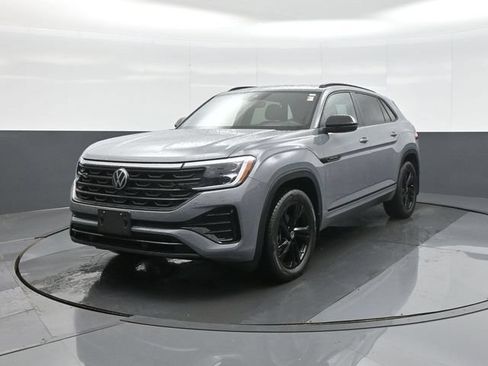Used 2026 Volkswagen Atlas Cross Sport SEL R-Line AWD/4WD image 3