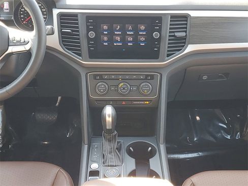 Used 2021 Volkswagen Atlas SE w/ Towing Package image 18