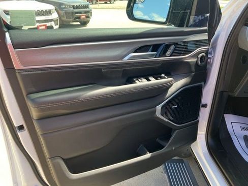 New 2026 Jeep Grand Wagoneer L Limited AWD/4WD image 10