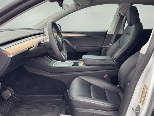 Used 2025 Tesla Model Y Long Range AWD/4WD image 19