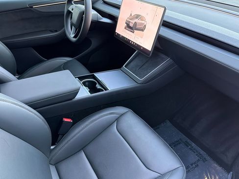 Used 2026 Tesla Model Y 2WD image 19