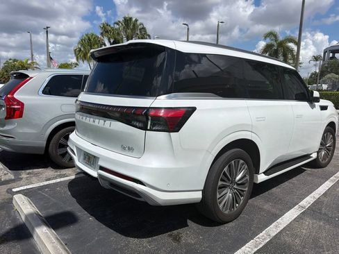 Used 2025 INFINITI QX80 Luxe RWD image 11