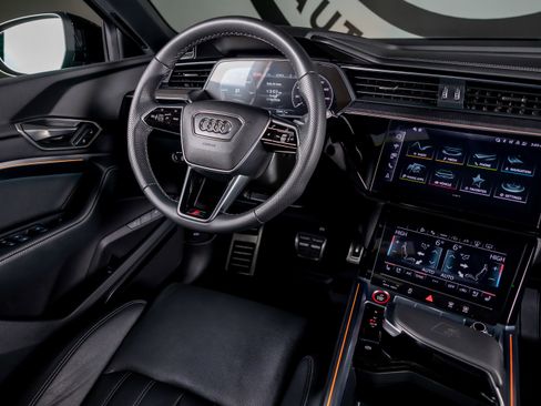 Used 2024 Audi Q8 e-tron Prestige image 6