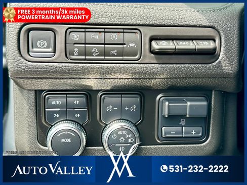 Used 2024 GMC Yukon XL Denali w/ Advanced Technology Package AWD/4WD image 18