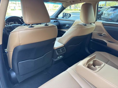 Used 2025 Lexus ES 300h w/ Premium Package image 13
