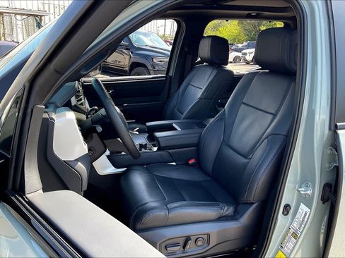 Used 2024 Toyota Tundra Platinum AWD/4WD image 8