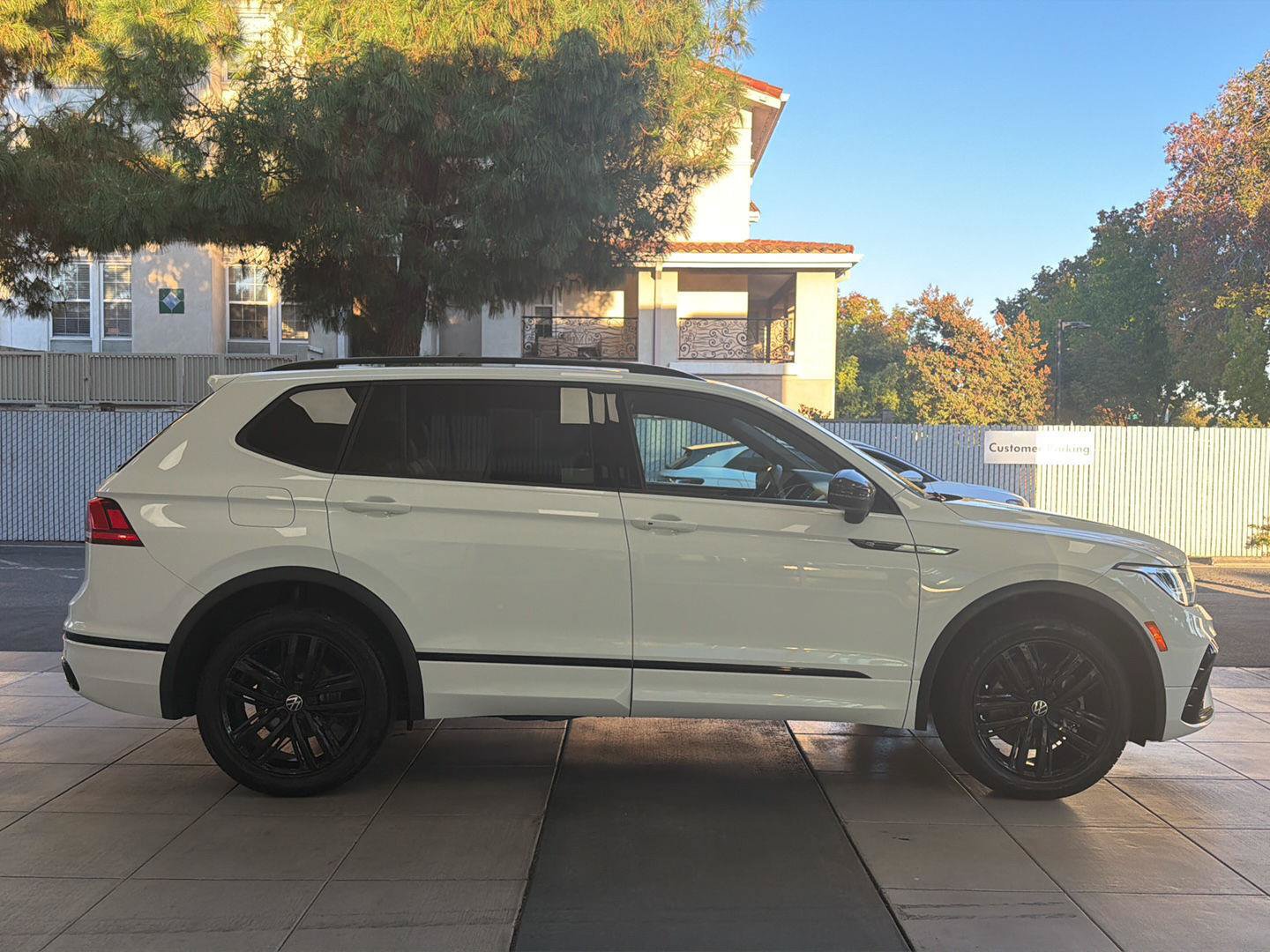Certified 2022 Volkswagen Tiguan SE R-Line FWD image 6