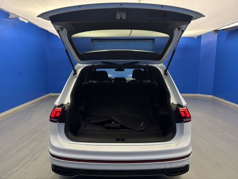 Used 2022 Volkswagen Tiguan SE R-Line FWD image 28
