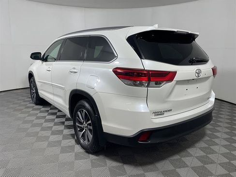 Certified 2017 Toyota Highlander XLE AWD/4WD image 5