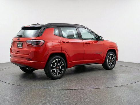 Used 2025 Jeep Compass Trailhawk AWD/4WD image 9