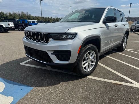 New 2026 Jeep Grand Cherokee Laredo AWD/4WD image 5