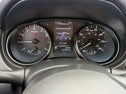 Used 2017 Nissan Rogue SV AWD/4WD image 16
